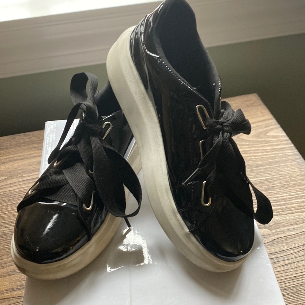 Black patent ribbon lace sneakers size 8